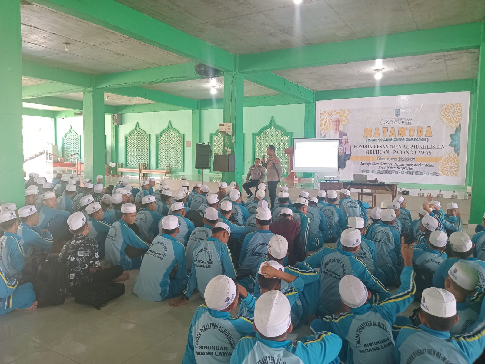 Police Go To School di Pondok Pesantren: Edukasi Hukum dan Pembentukan Karakter Santri